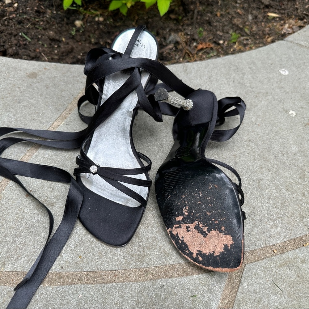 Stuart Weitzman Ribonnaire Heels - Picture 3 of 4